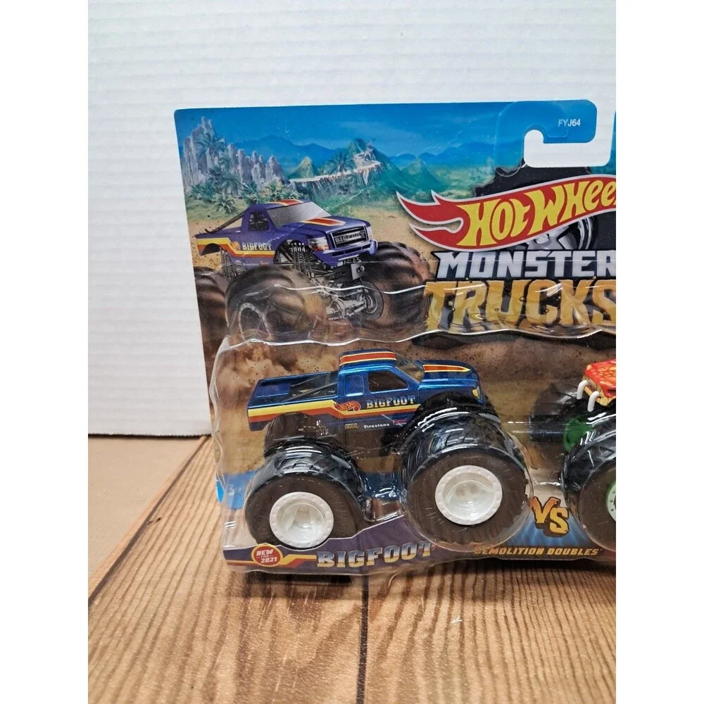 Hot Wheels Bigfoot vs Snake Bite Monster Trucks 2021 1:64 Scale Set